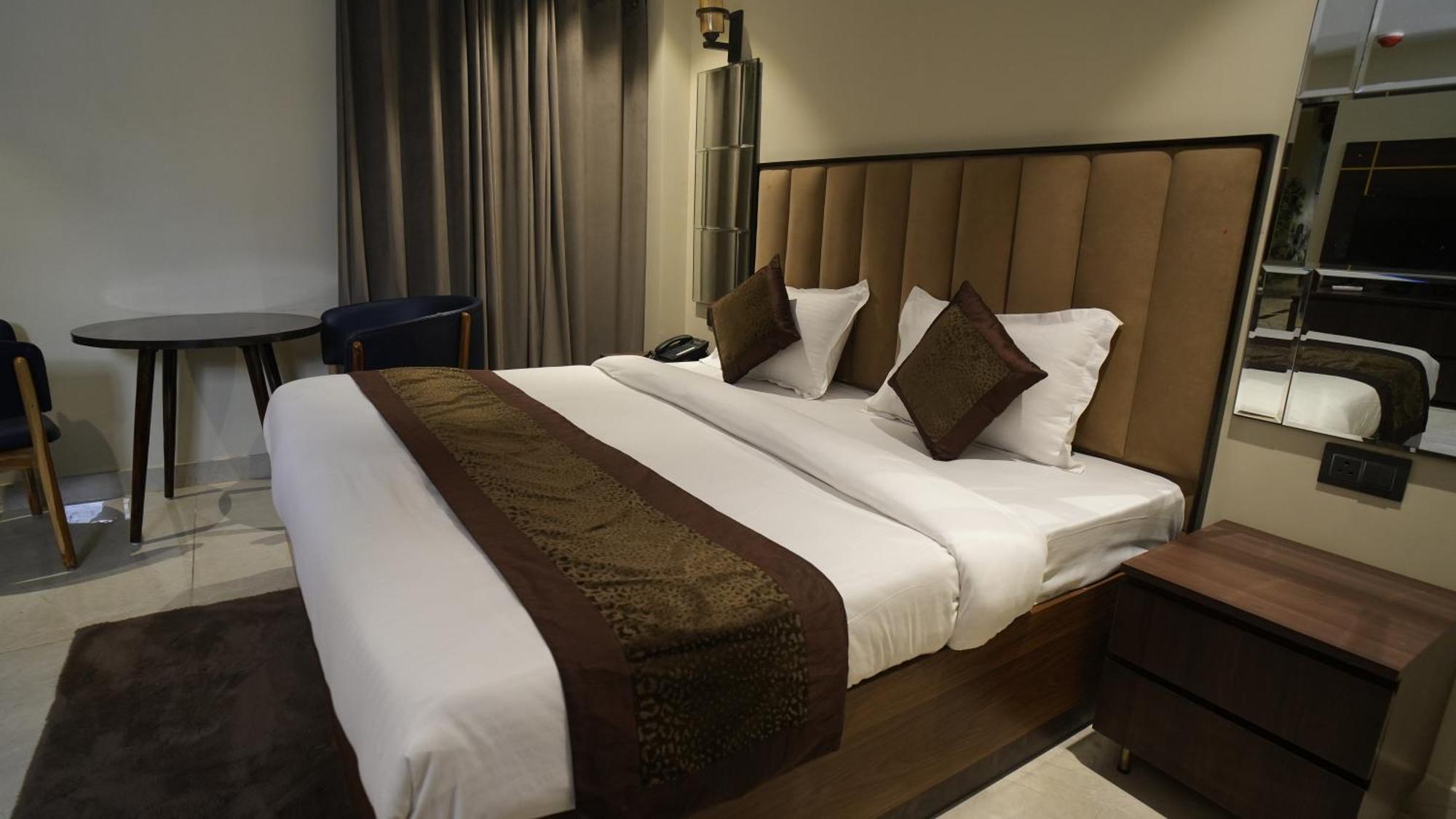 Hotel Lords Valley Rishīkesh Esterno foto